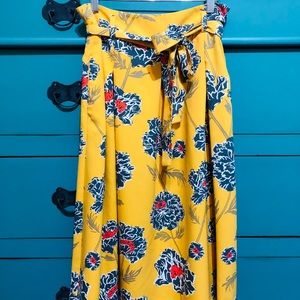 Banana Republic yellow skirt! (has pockets) ☀️